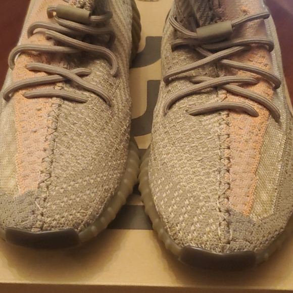 Yeezy Boost 350 - Picture 1 of 6